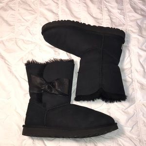 Short Black UGG Boots w/ Side Bow